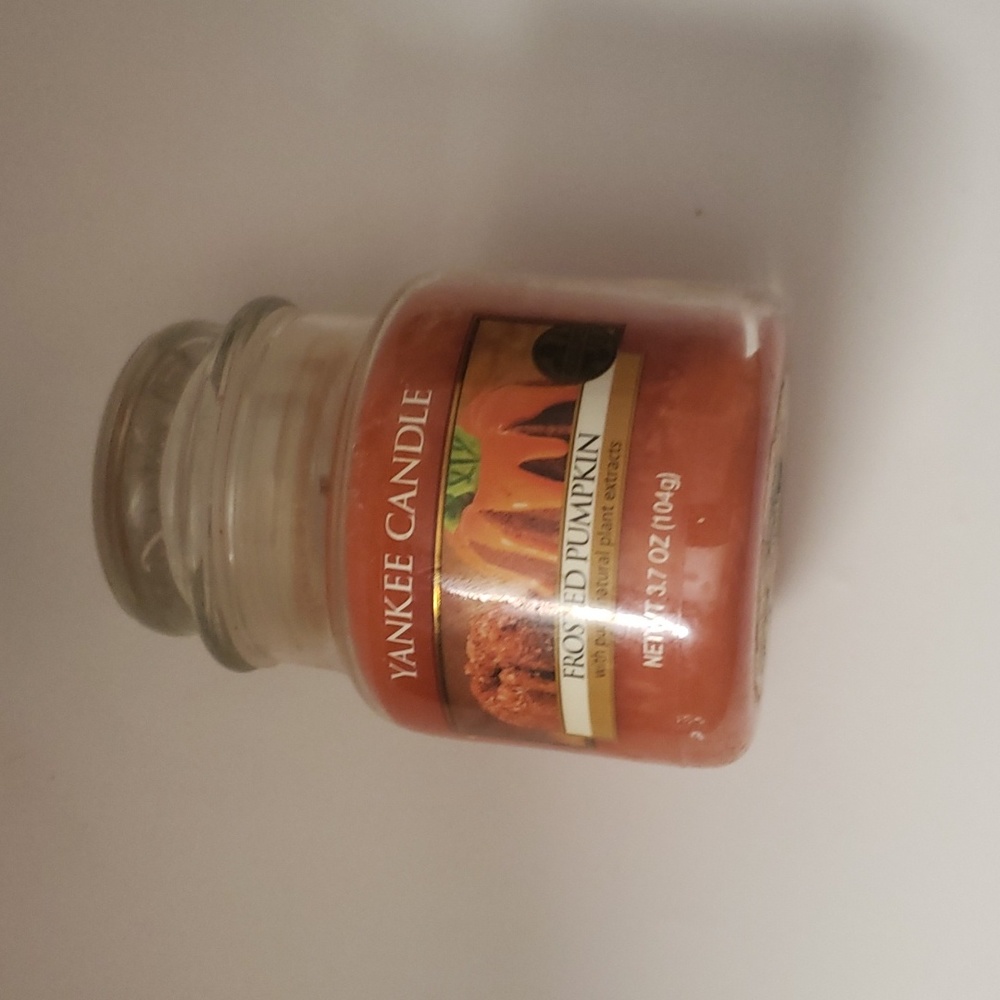 Yankee Candle Frosted Pumpkin Net 3 7oz NWT